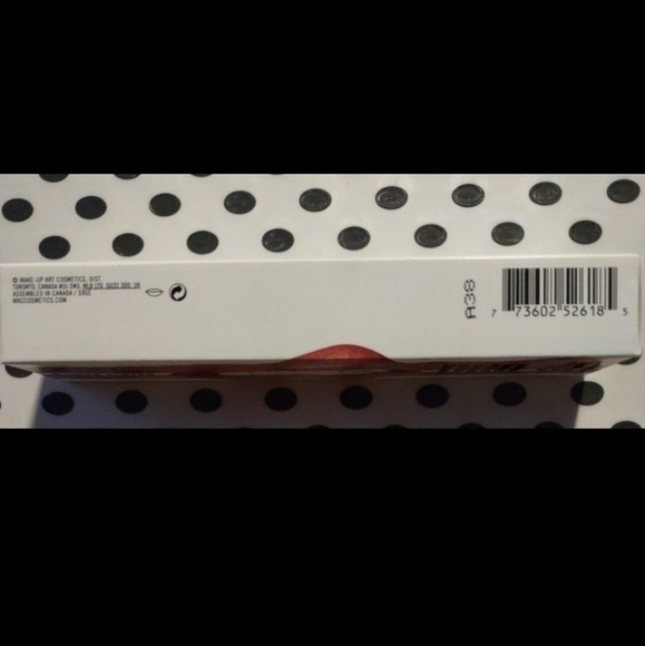 MAC Duo, Lip Pencil in Boldly Bare & Matte Lipstick in Kinda Sexy - Picture 3 of 6